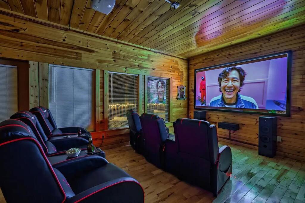 Stunning Mountain W Hot Tub Holiday home Gatlinburg
