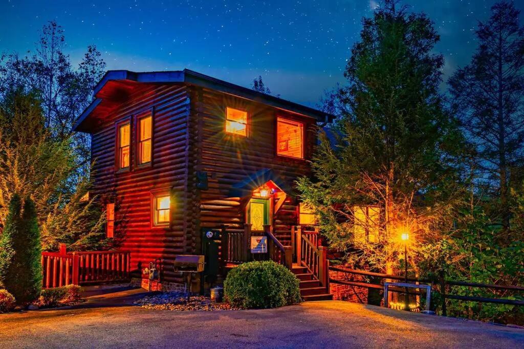 Stunning Mountain W Hot Tub Holiday home