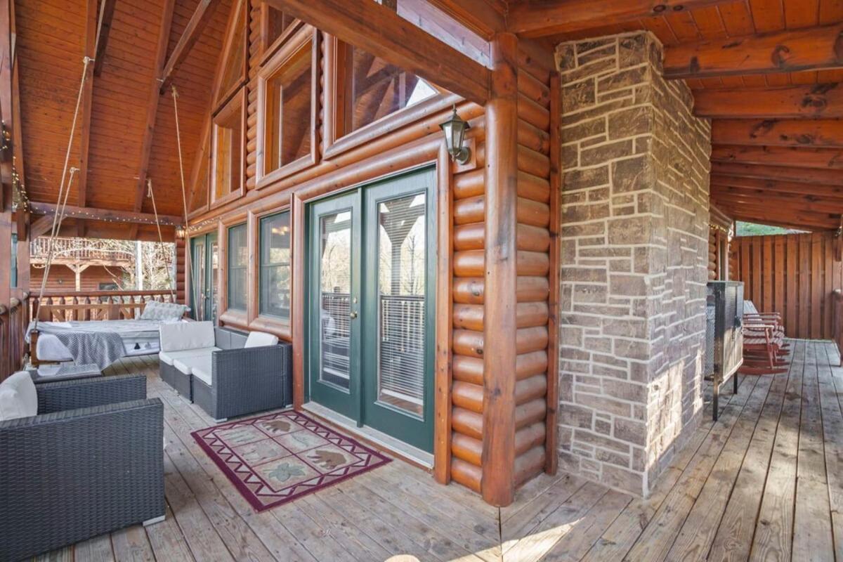 Stunning Mountain W Hot Tub * Gatlinburg