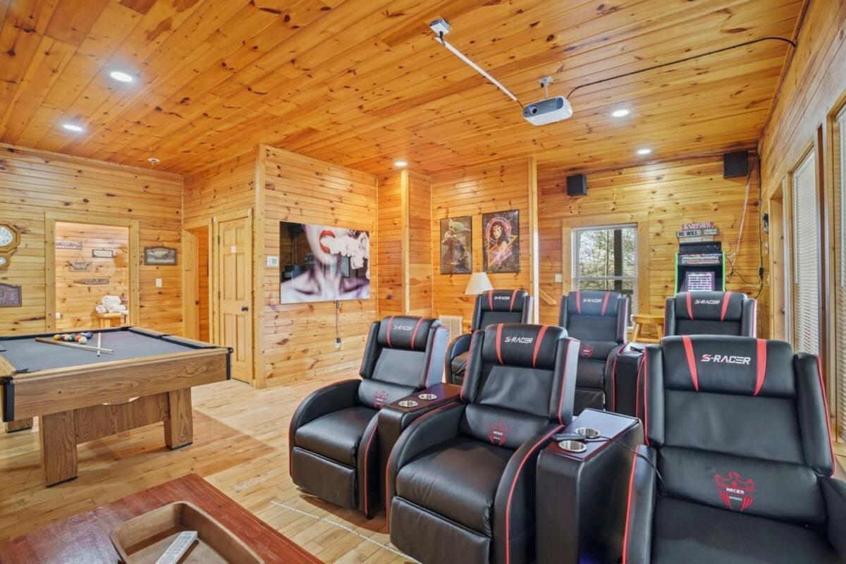 Stunning Mountain W Hot Tub Holiday home Gatlinburg