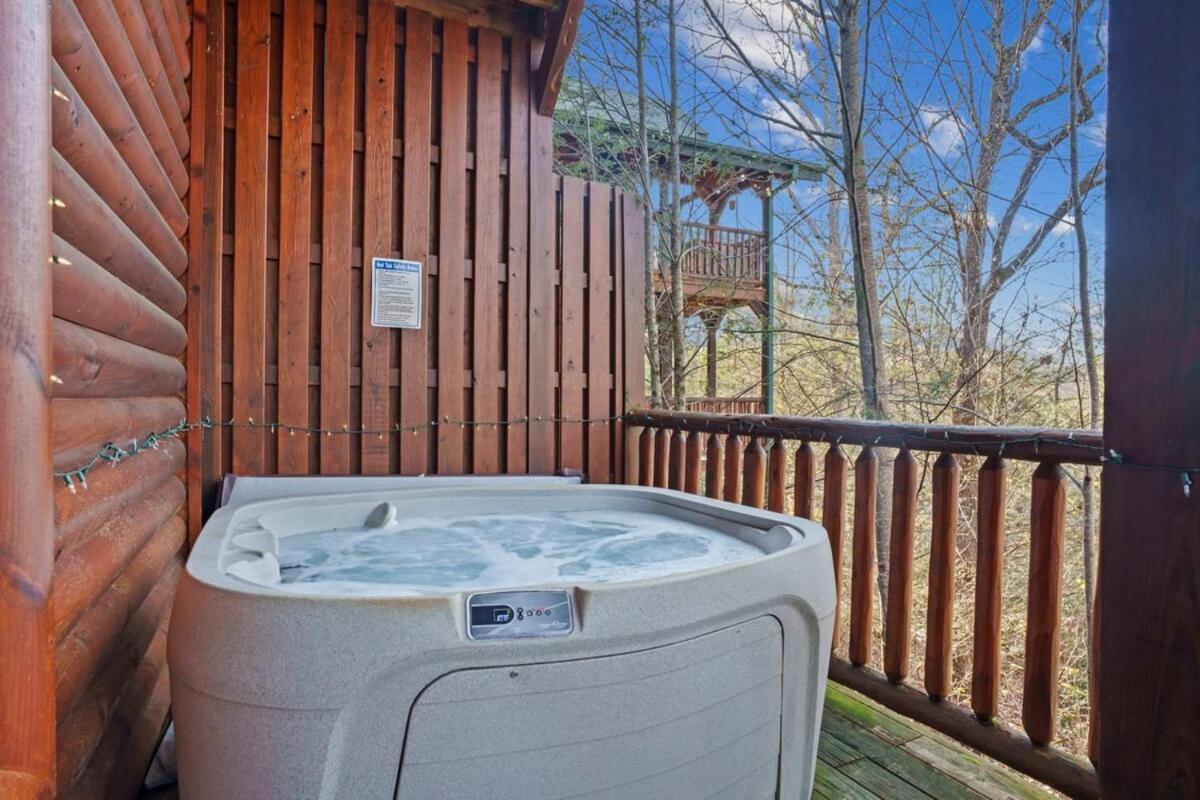 Stunning Mountain W Hot Tub Holiday home