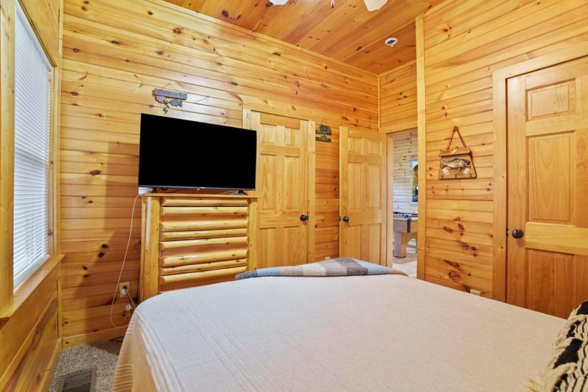 Stunning Mountain W Hot Tub Holiday home *