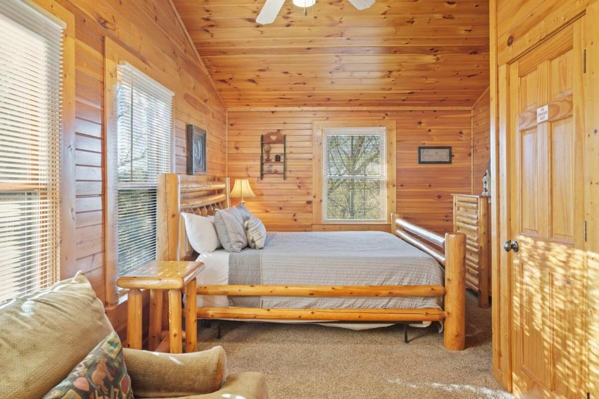 Stunning Mountain W Hot Tub Holiday home *