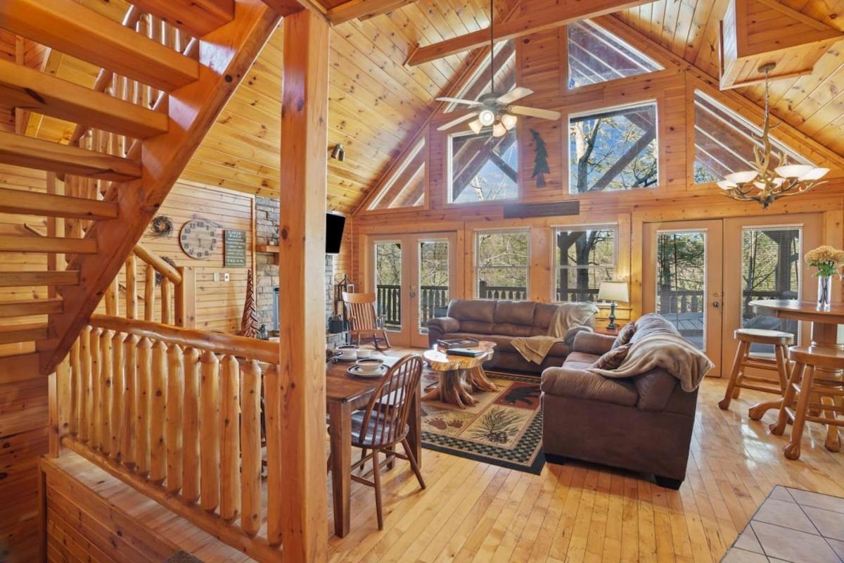 Holiday home Stunning Mountain W Hot Tub Gatlinburg