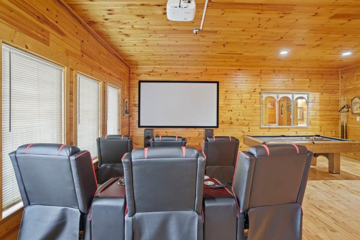 Stunning Mountain W Hot Tub Holiday home *