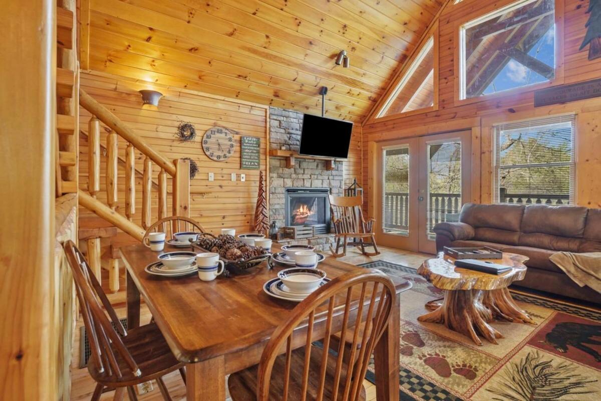 Stunning Mountain W Hot Tub Holiday home Gatlinburg